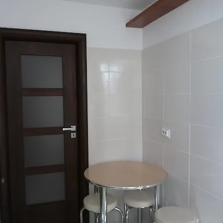 Cora Apartament Брашов